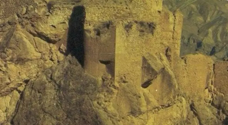جاذبه تاریخی قلعه کهرود