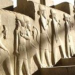 کاخ سه در: شاهکاری از معماری هخامنشی در دل تاریخ ایران باستان